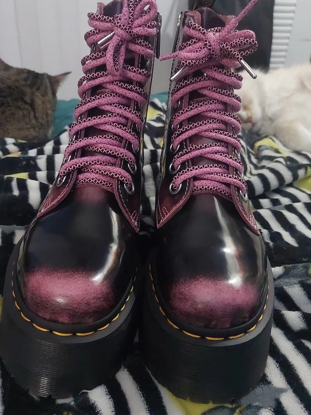 Dr. Martens Pink Rub Arcadia Off Jadon Max - Picture 3 of 4